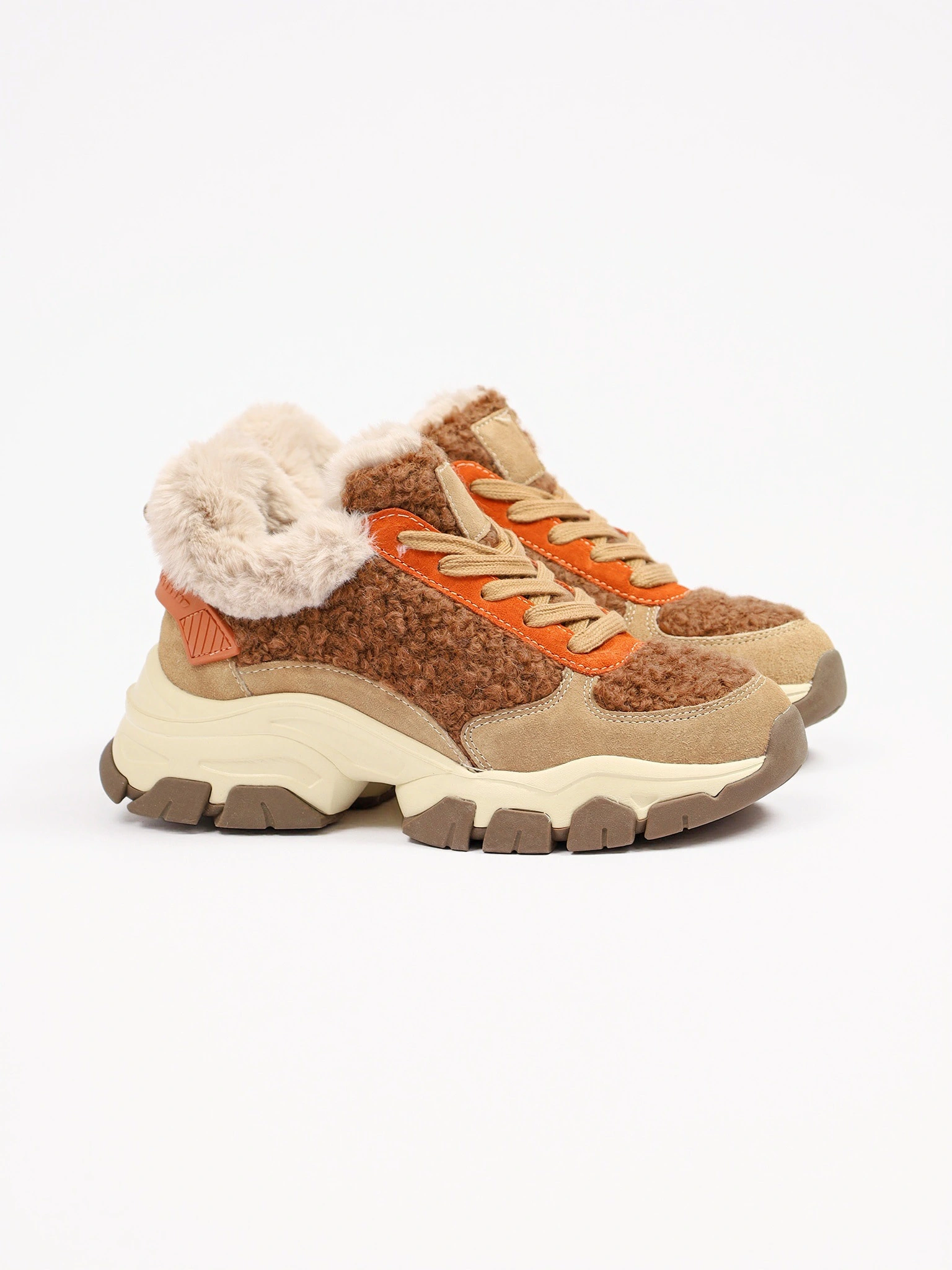 Кроссовки комбинированные с оторочкой мехом